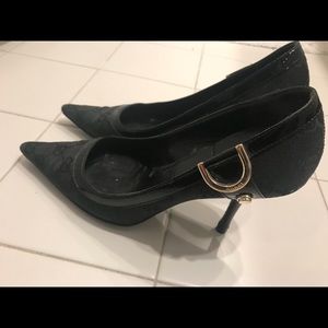Gucci pumps